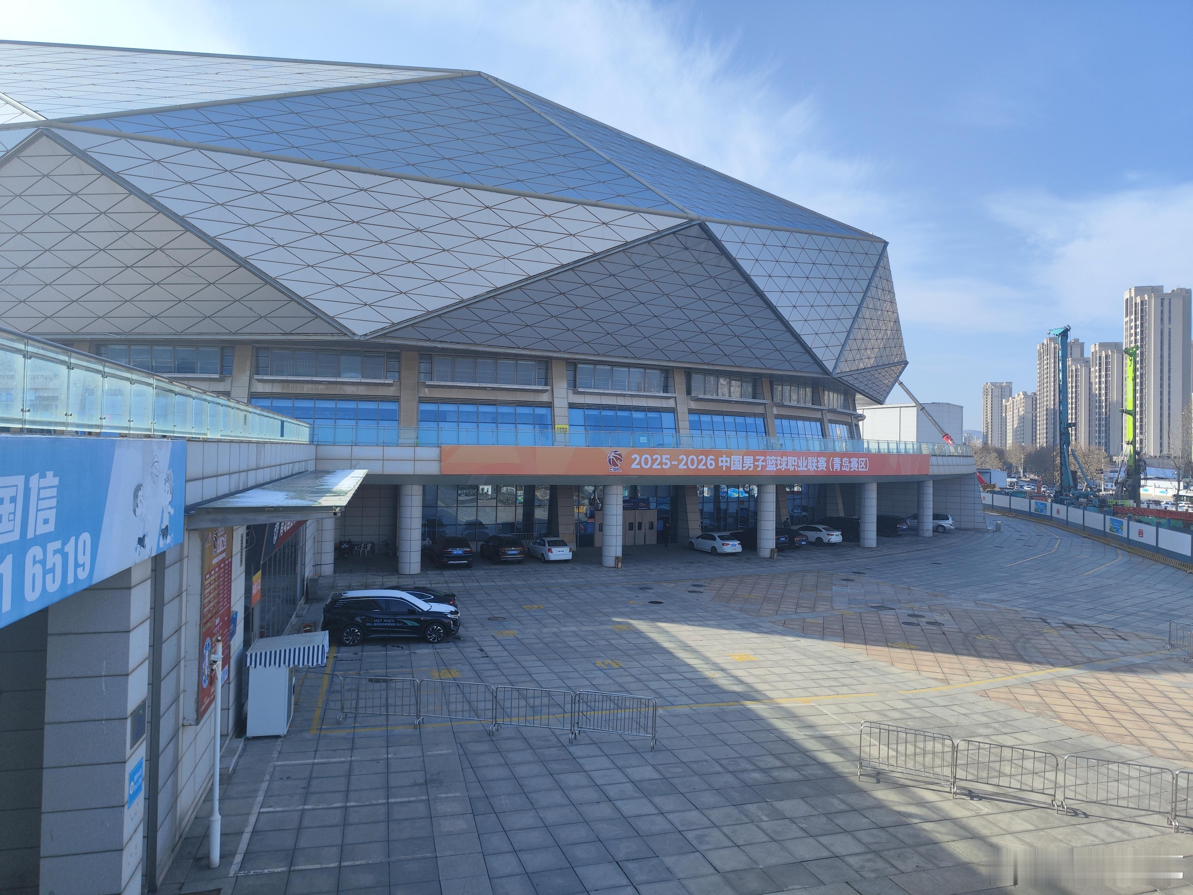 打卡青岛国信体育中心，运动只为更好的自己！快来加入吧！今晚喜迎CBA新赛季第一个