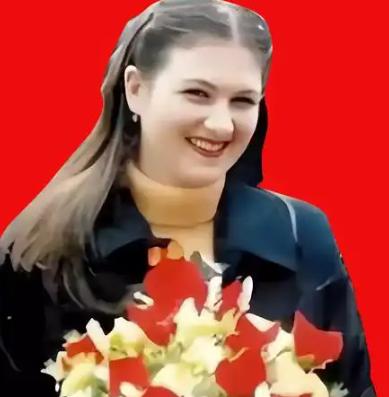23岁乌克兰美女远嫁河南穷小伙，生下3个儿子后丈夫突发重病离世。本以为她会连夜打
