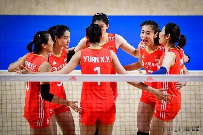 今晚女排阵容！
随着加拿大女排昨晚爆冷以3-2逆转战胜日本队，中国女排躺进巴黎奥