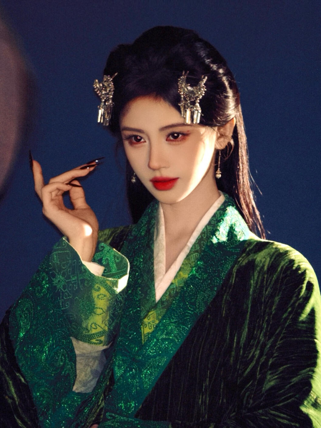 这套绿色的造型真的好绝，感觉是top级别的…… 