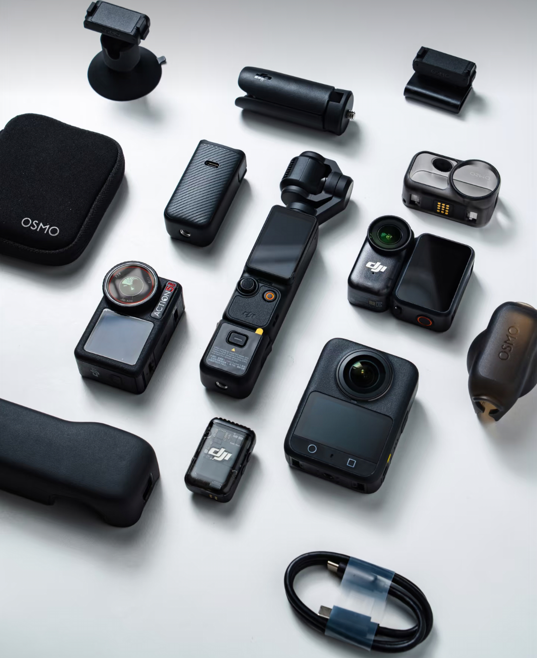 我觉得看个人需求吧，日常记录我觉得手机就完全够用了，随拍随发超级方便。但如果是想