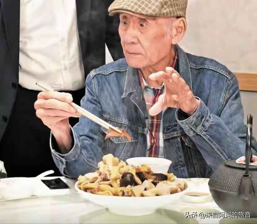 你以为去印度绕塔是虔诚？别傻了那是逃避的遮羞布。

五月印度比哈尔邦热到能把鞋底