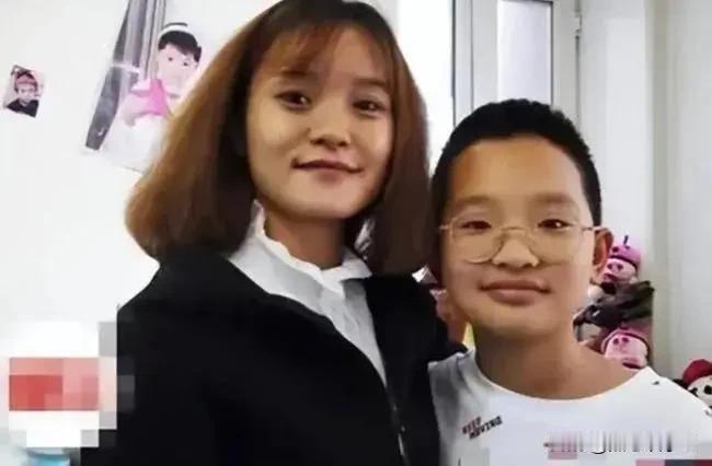 钟美美说，万幸我成网红，万辛我火，很感谢！如果没有命运把我推到那一刻。我是不可能