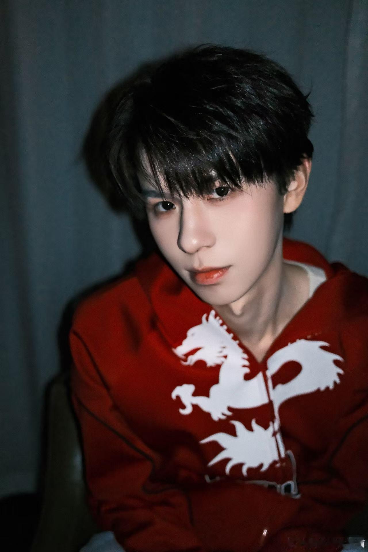 何浩楠上海录制天才厨人 蹲到何浩楠上海录制的消息，天才厨人这个节目简直为他量身定