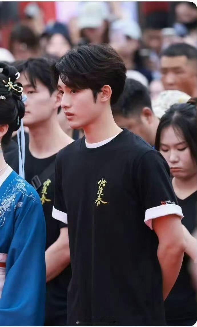 一部古偶恰逢春让邓恩熙和董思成都好起来了，邓恩熙在拍了几年二番女主剧后扛起了一番