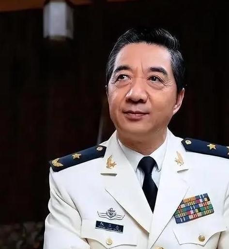 谢谢你张召忠！你真是伟大的预言家！2015年你就说过：“美国啥也不干，让东方大国