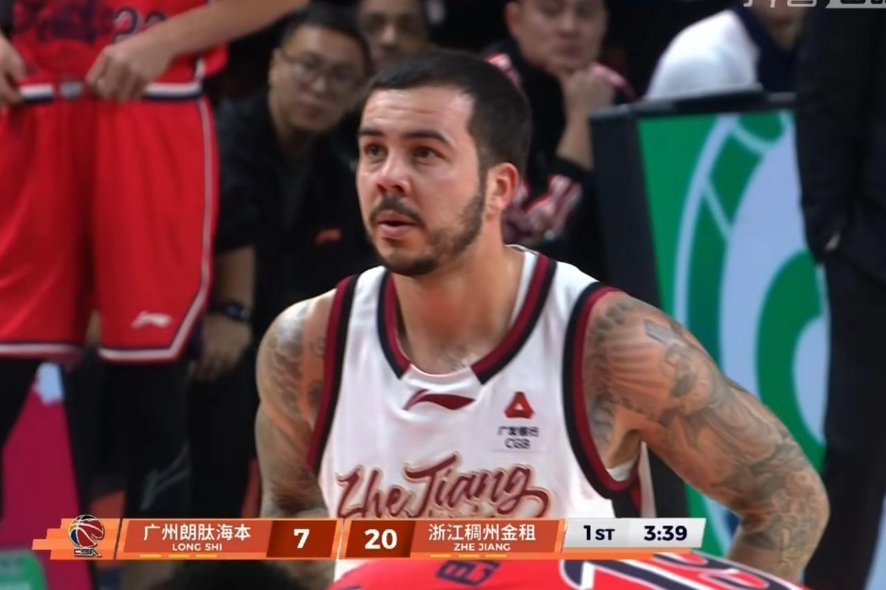 CBA广州主场60：95大比分负于了浙江。本赛季的广州在米切尔的带领下逐渐成型，