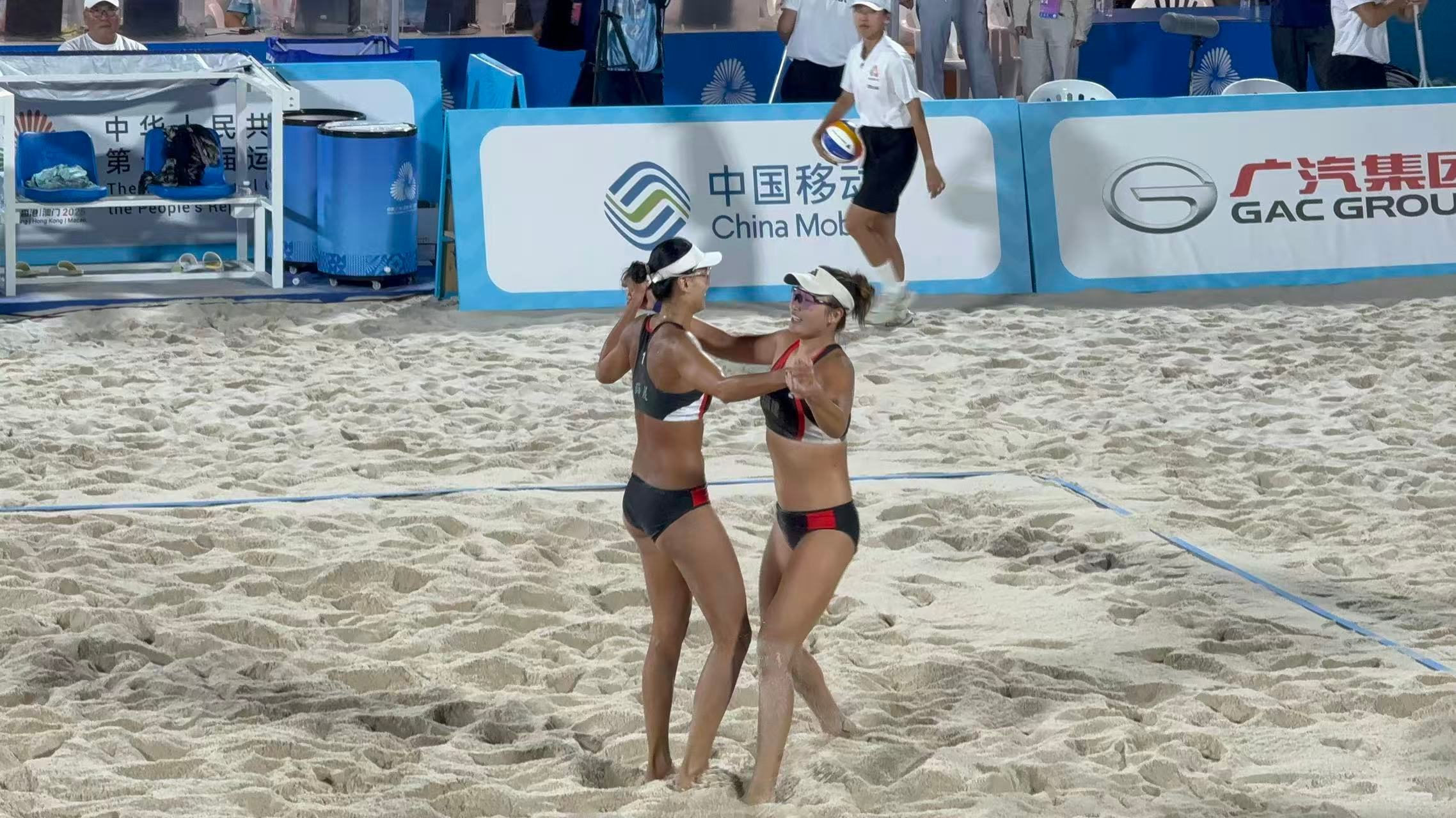祝贺薛晨/曾津津斩获全运会女子沙滩排球冠军🥇四战奥运，六征全运。36岁的年龄，