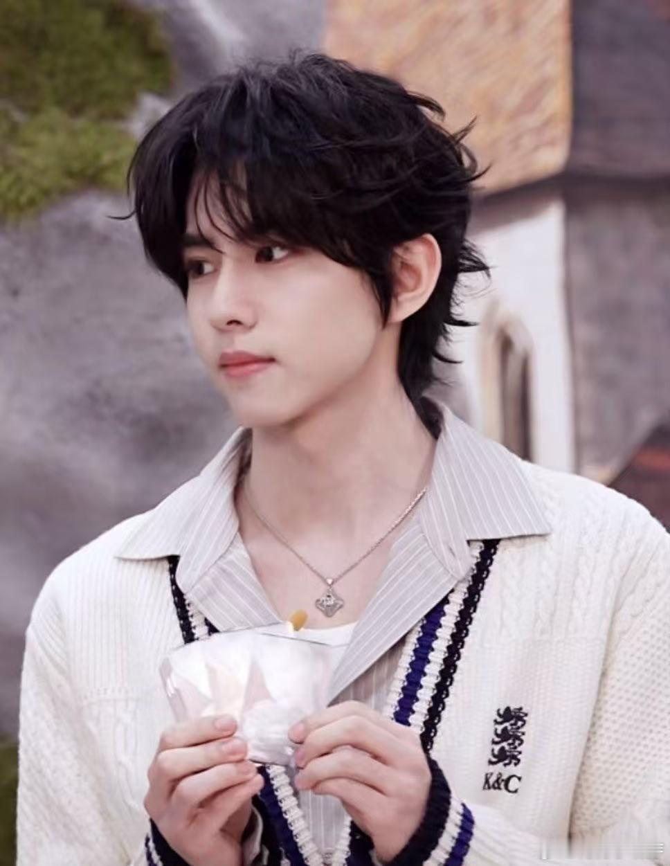 刘轩丞想要刘轩丞得到刘轩丞刚说完没抽到隐藏款的小遗憾，转眼就欧气爆棚抽到超美的隐