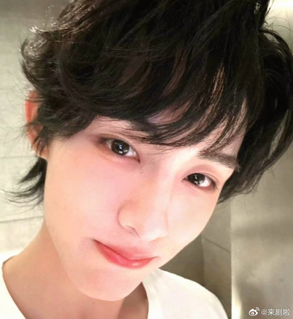 董思成吐槽尹子维脾气大董思成为了省钱点儿童套餐 5000块开店预算，董思成：我吃