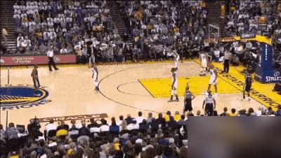 伦纳德绝杀落地那秒，恩比德蹲球员通道哭到球衣领口全湿
 
2019年东部半决赛G