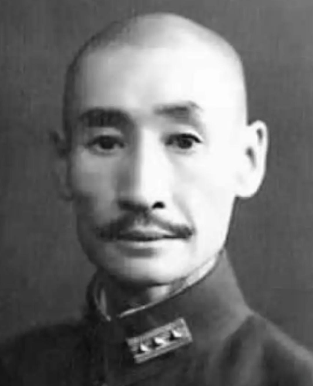 1932年，马占山宣布向日本投降，顿时国内上下骂声一片，然而在受降仪式上，马占山
