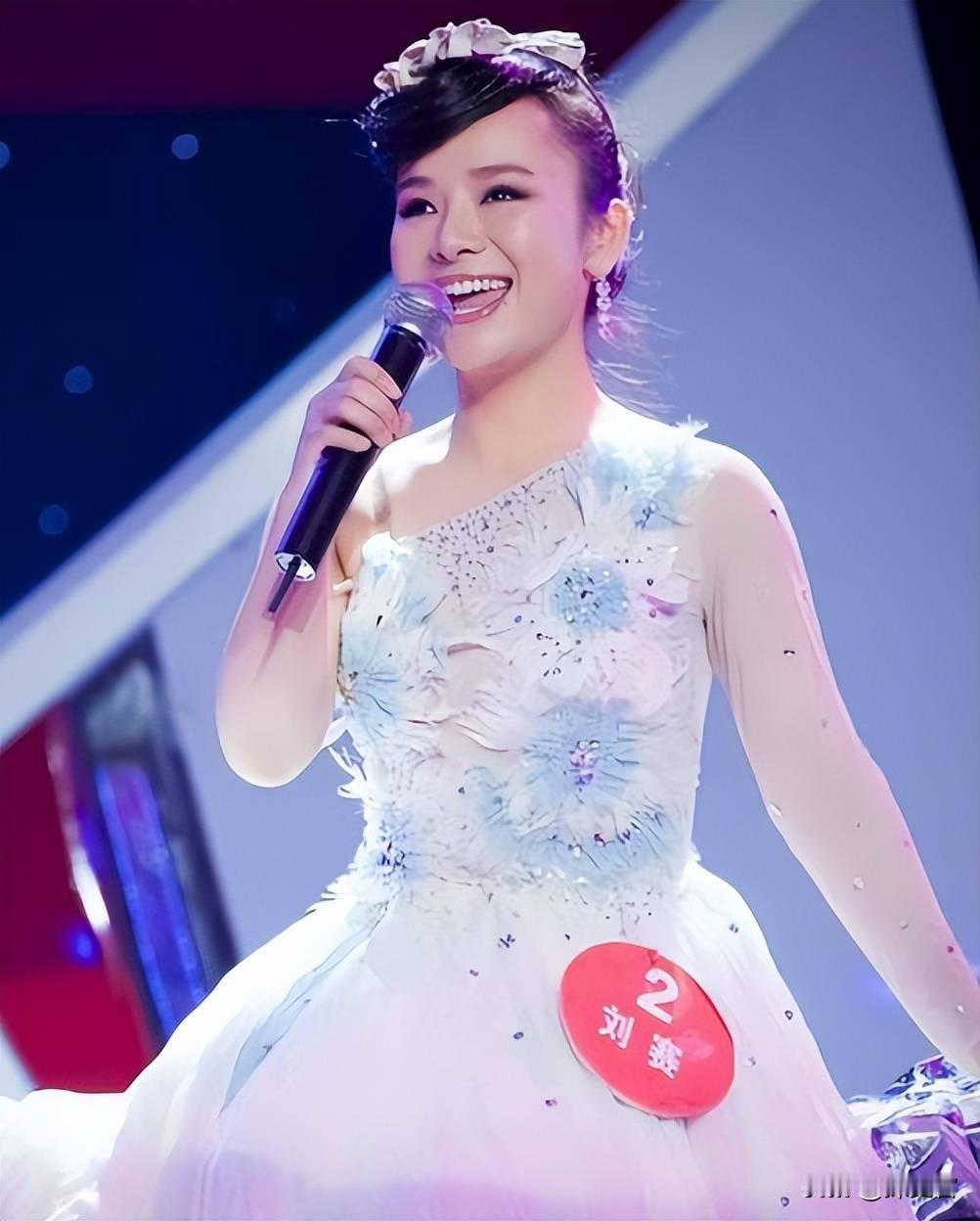 7年前，盲人女歌手刘赛不顾反对，把自己嫁给这个一贫如洗的农村小伙。愿意倒贴一套婚