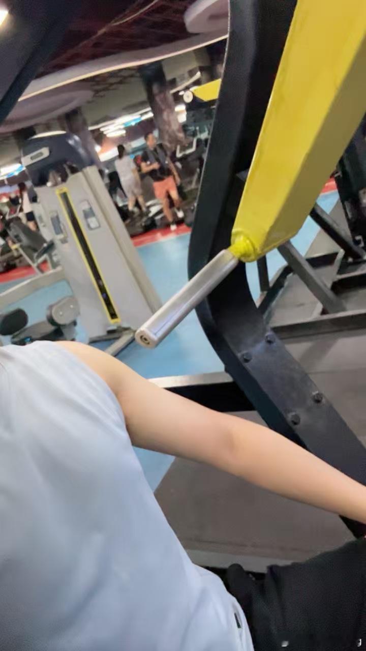 美好的一天，从酣畅淋漓的锻炼开始。各位朋友，上午好呀！ 