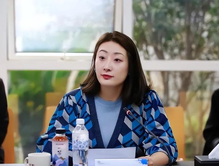 宗老生前这操作亮了！！！
宗馥莉赴美，竟是小三陪着？


宗庆后让怀孕的杜建英