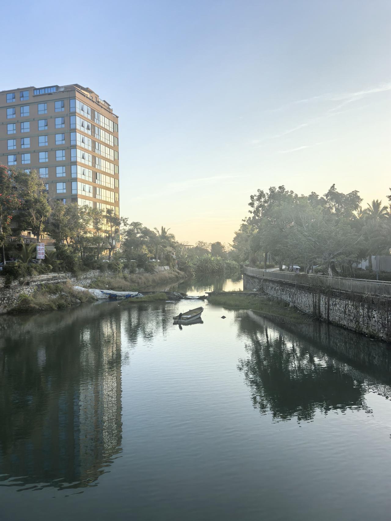 0413.三亚市桃源河的早晨