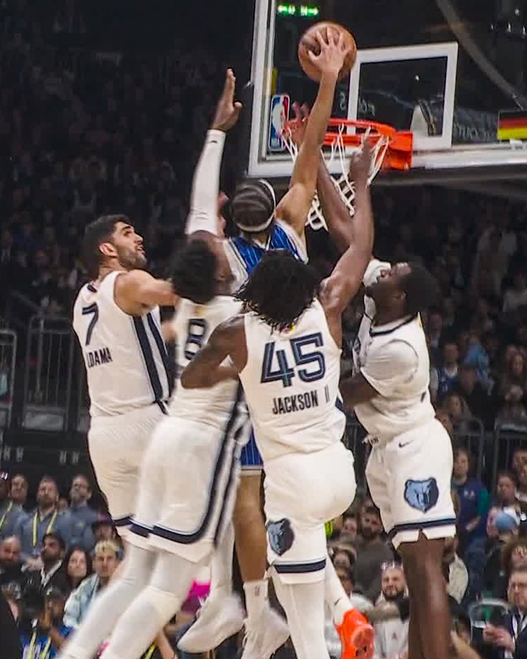 本赛季最炸裂的一张照片？nba