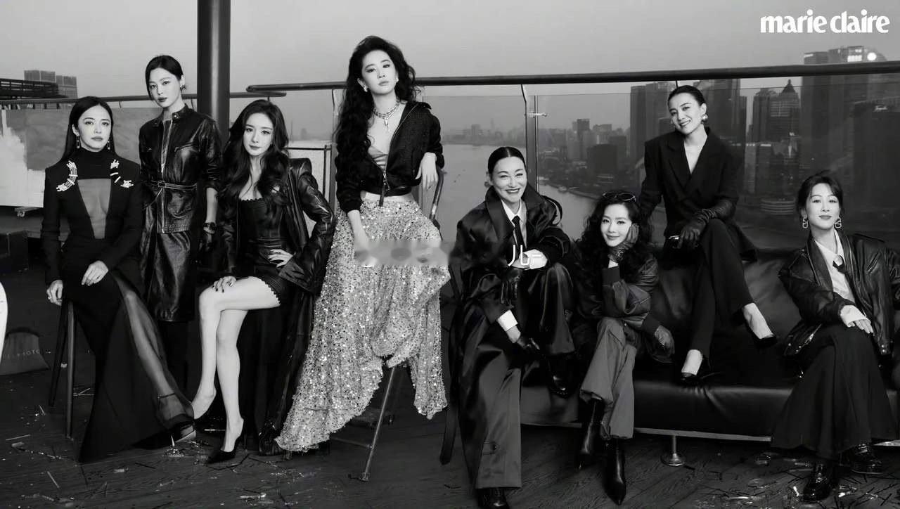 有人自信张扬；有人低调内敛，嘉人大合照每个人脸上都充满了故事感。辛芷蕾升咖好快，