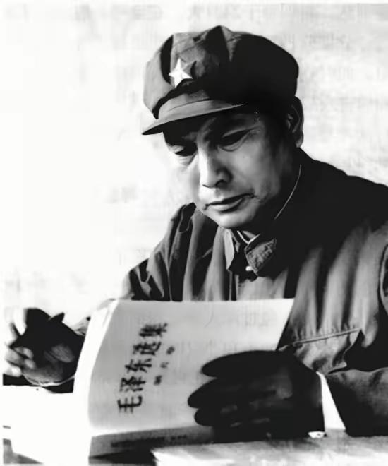 张万年的赤子心：毛主席逝世他痛哭，后为其亲属特事特办
 
这才是刻在骨子里的感恩