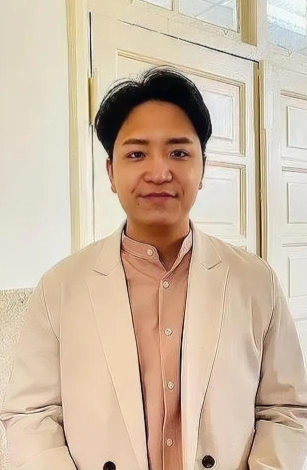 台湾政坛这回又出了新花样！国民党那边的立法委员罗廷玮，平时跟卢秀燕阵营紧得跟一家