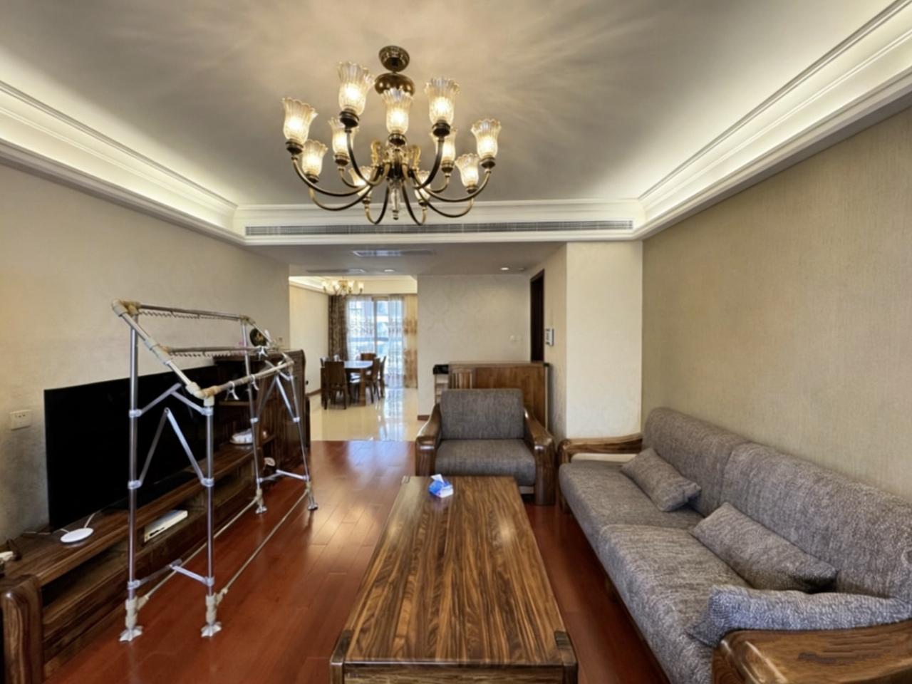 婚房，总入住时间不超过半年，几乎是全新的……仁恒双湖湾三房！好楼层好位置，急售 