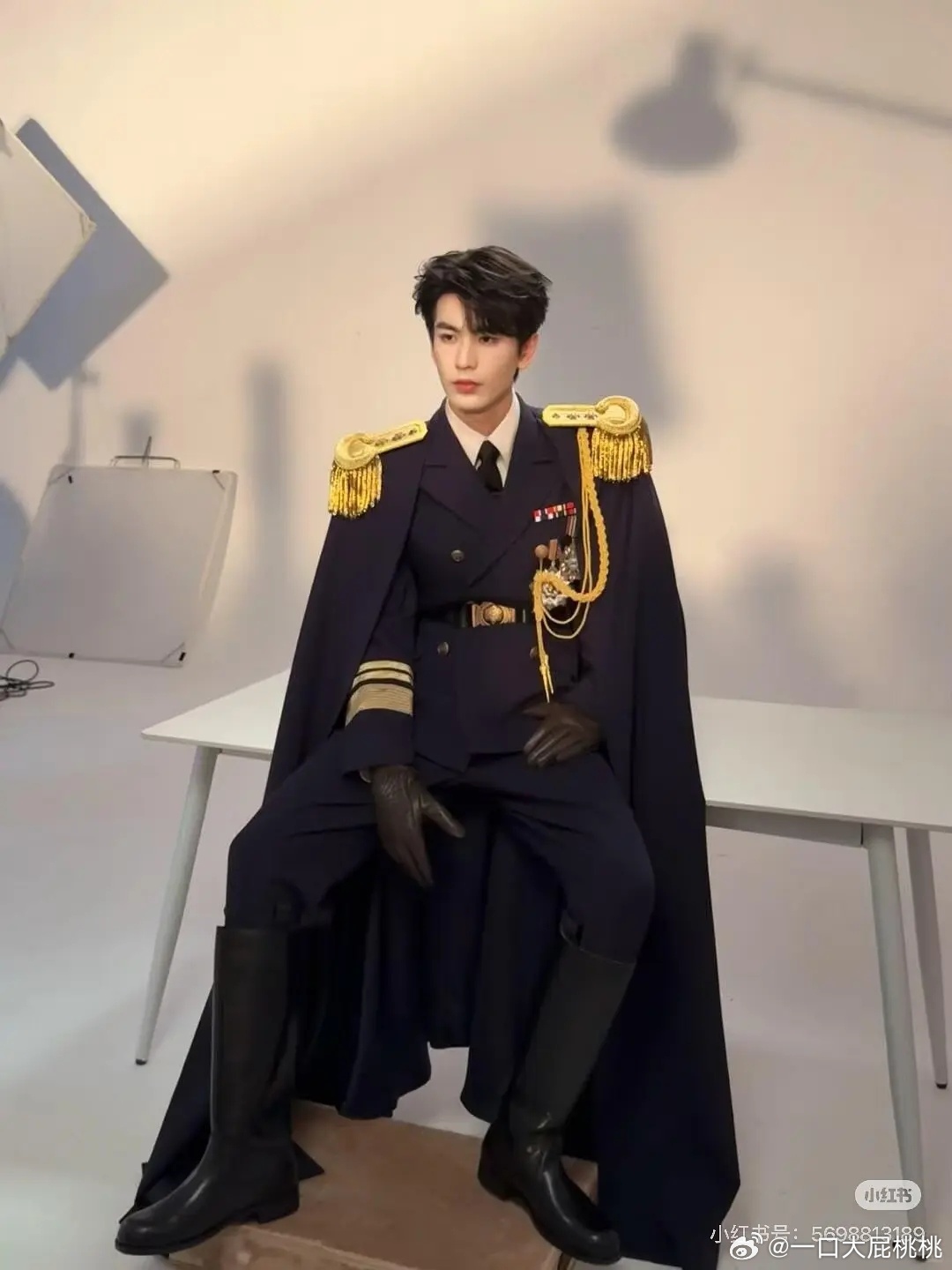 🐮这一秒不会又让钟汉良那个来不及说爱你翻红吧  小哇那部可是民国军阀代表角色 