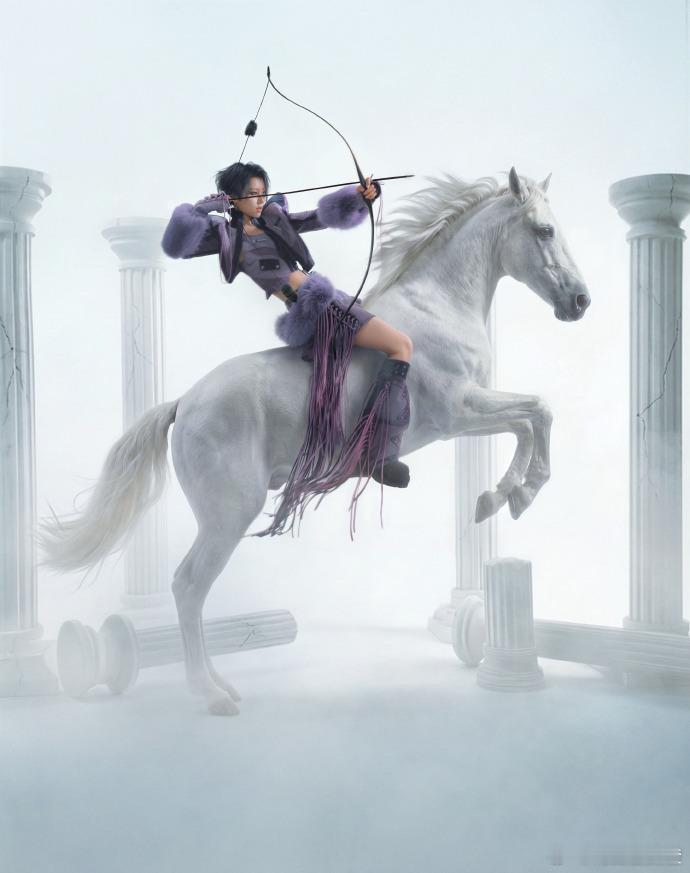 刘雨昕这下真破次元壁了 刘雨昕骑在马背上拉弓的瞬间，野性气息扑面而来，高级感也丝
