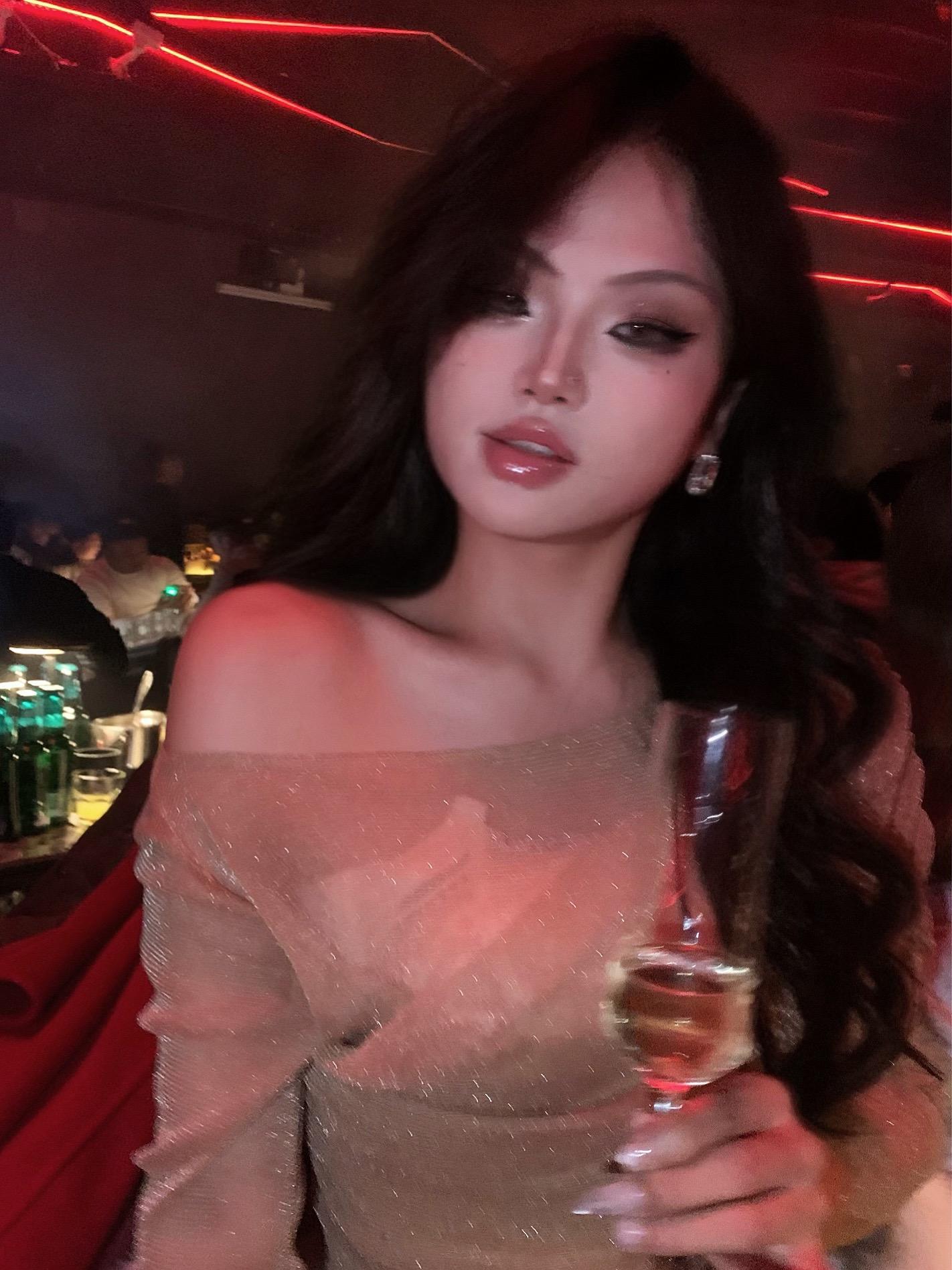 朋友来重庆了，问我哪里最好玩，我想了想重庆应该是我的感情最好玩了吧