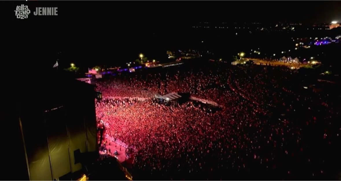 今晚lollapalooza来看Jennie表演的人群🤯jennie这个舞台疯