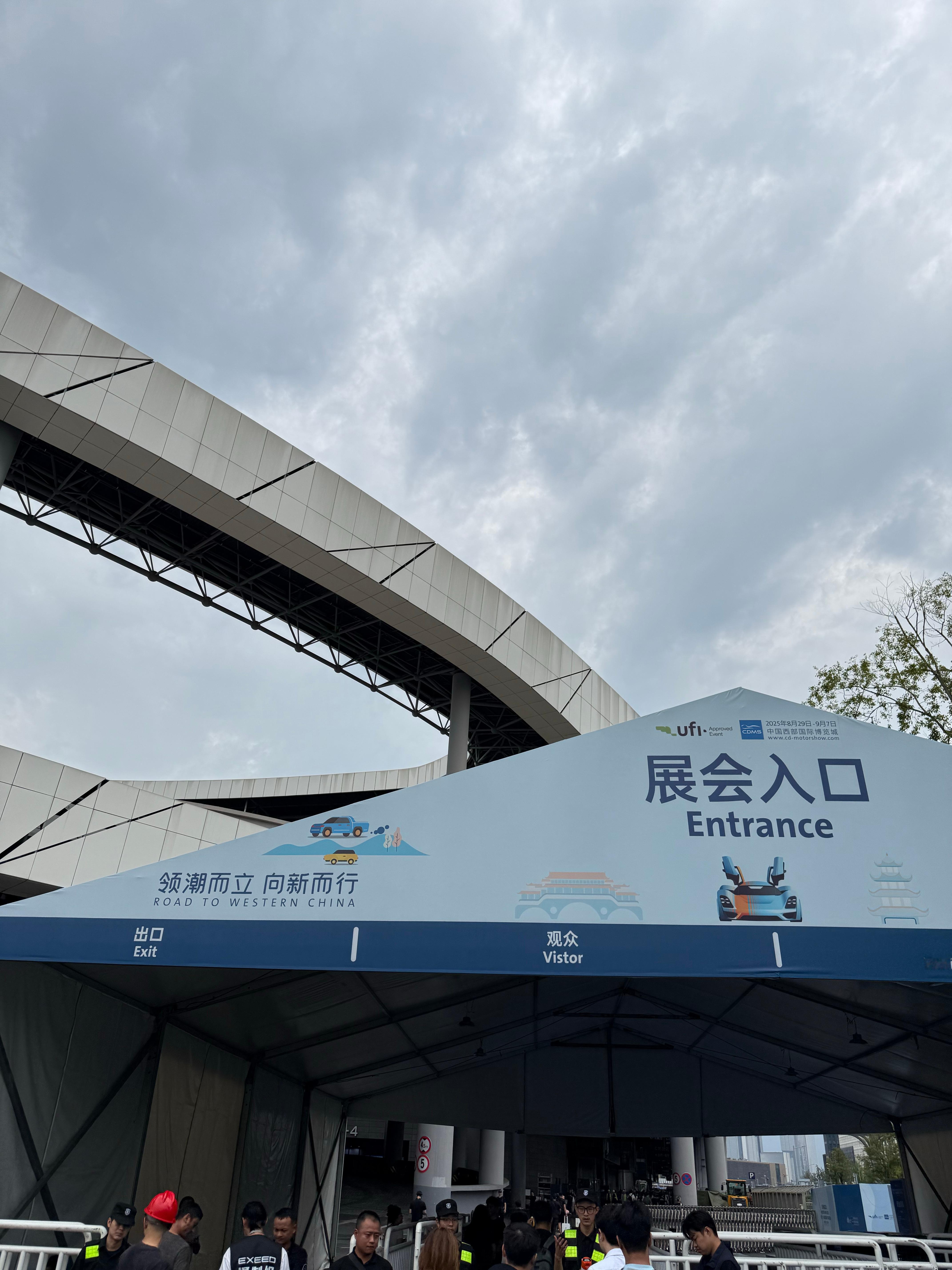 干活，今天强度满满的[嘻嘻]  ​​​