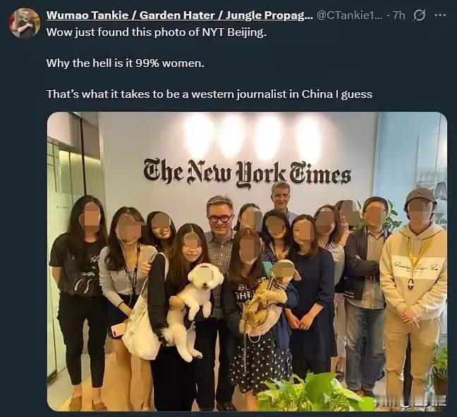 有网络图片显示纽约时报驻北京的工作人员年末合影，大多是跟国人相近的面孔，少有男性