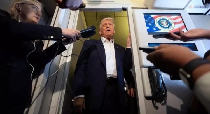 美国两军机南海坠毁美联社：美国总统特朗普周一（27日）在“空军一号”上对记者表示