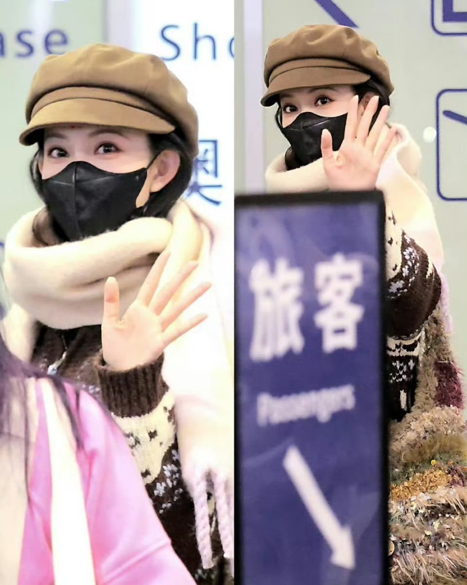 孟子义印尼到达，还和接机的印尼粉丝合影了，孟姐海外活动顺顺利利