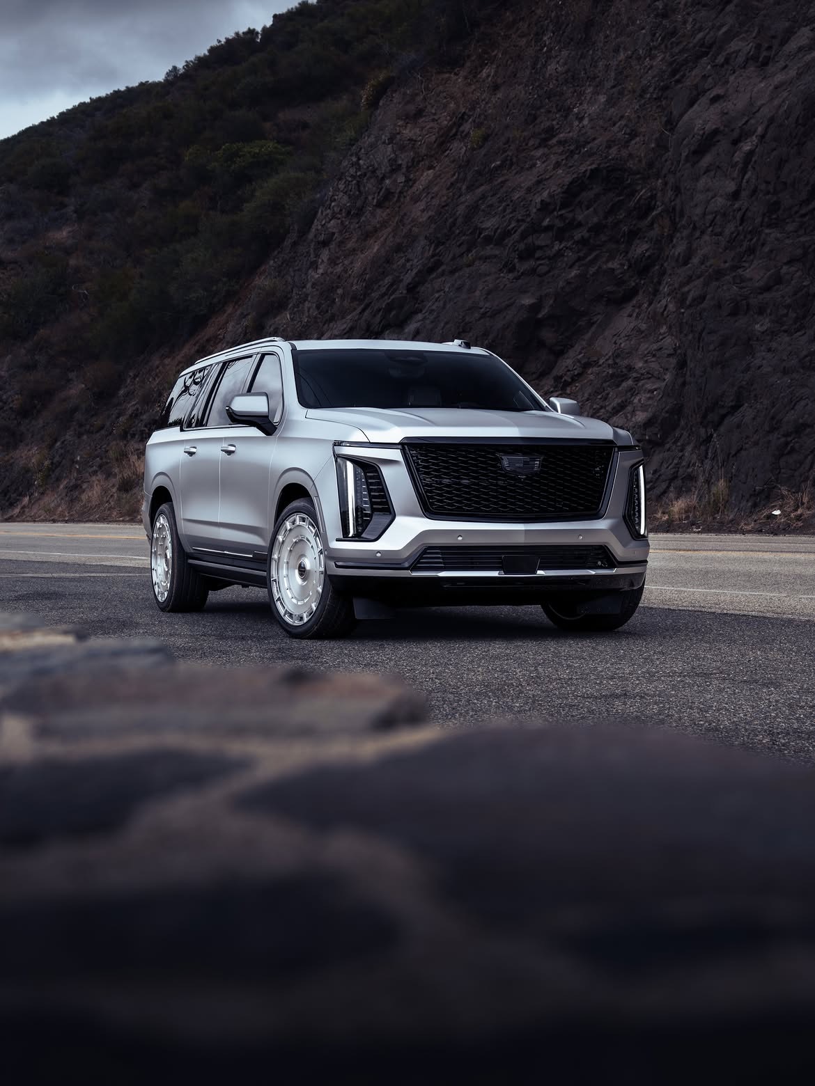 Cadillac Escalade on Vossen HF-9 