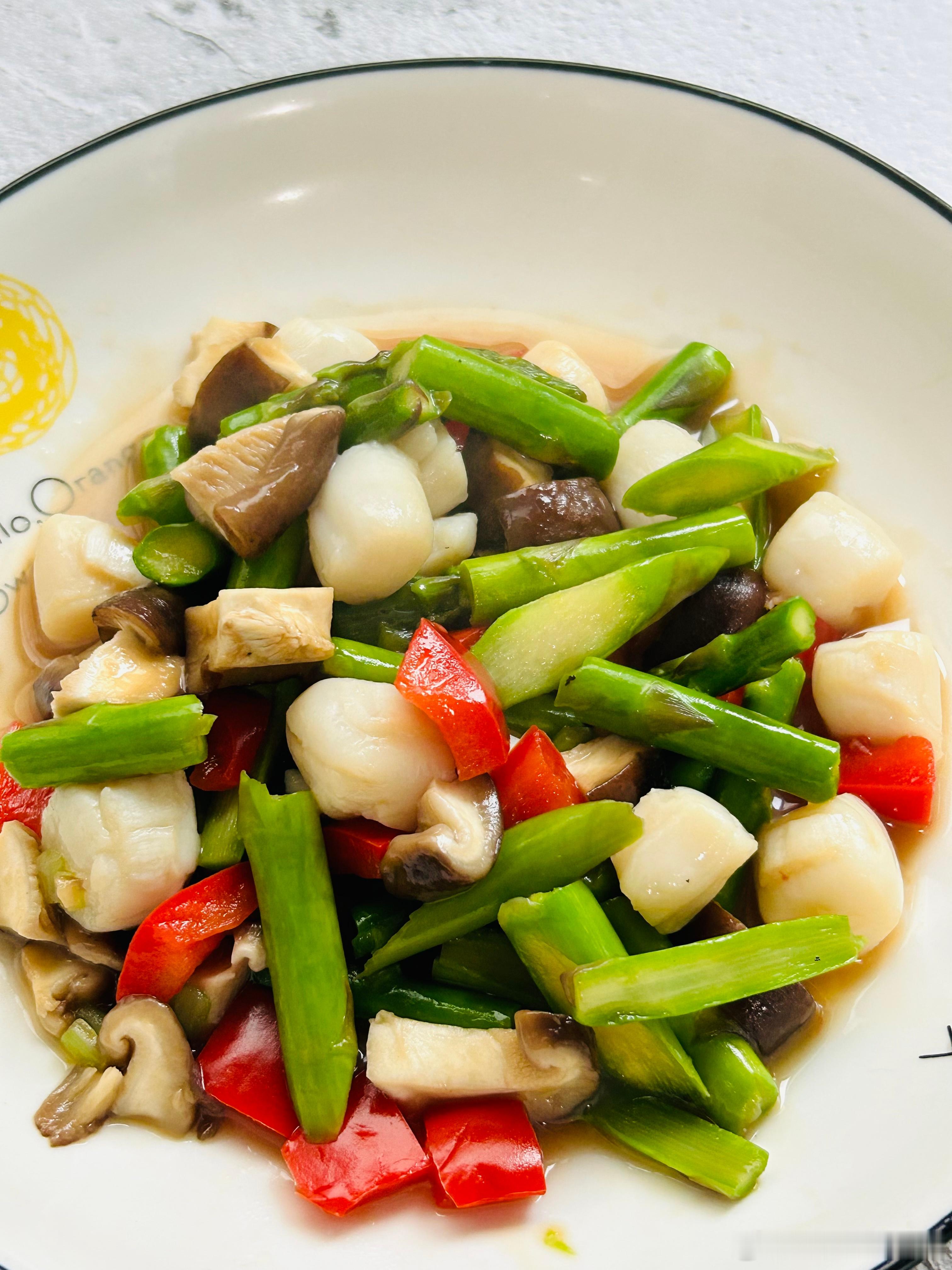 #全民营养提升计划##健闻登顶计划# 【美食分享】：芦笋炒贝丁晚餐做了道芦笋炒贝