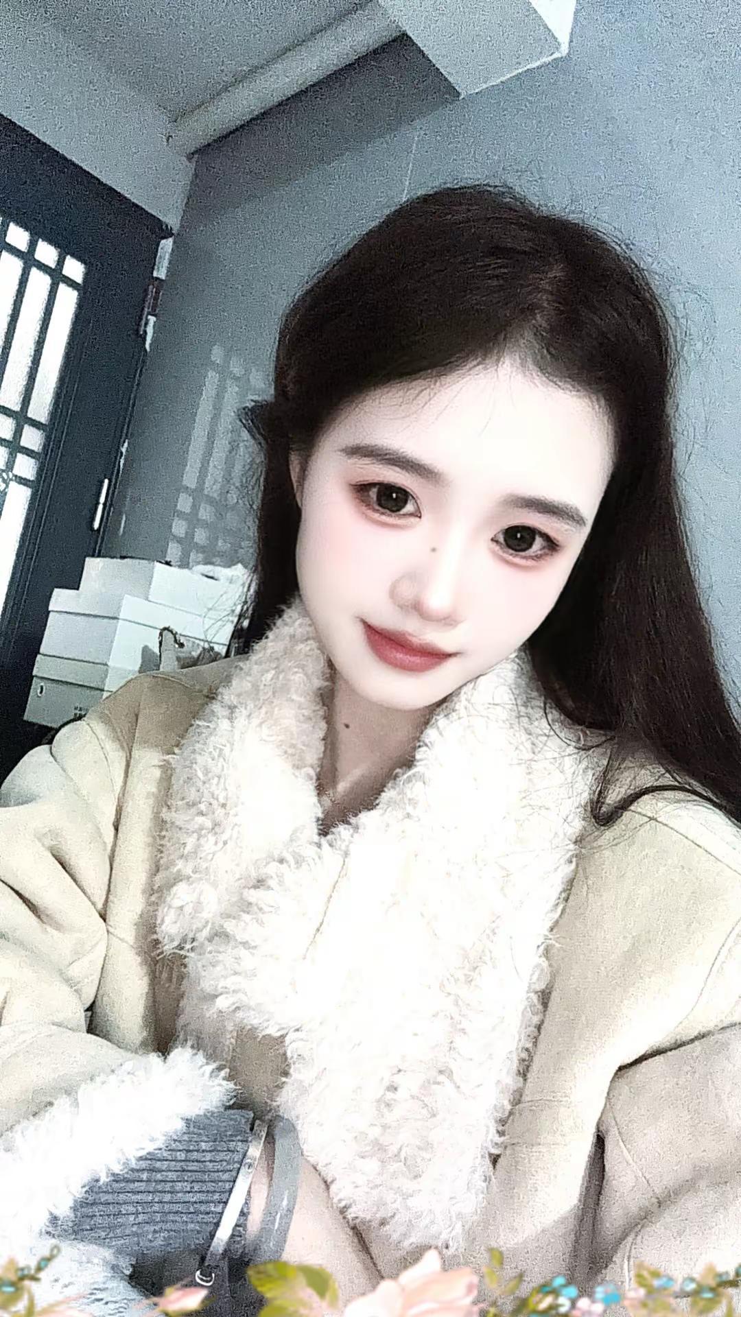 我没有惊世骇俗的脸，但请你记住我看向你的脸