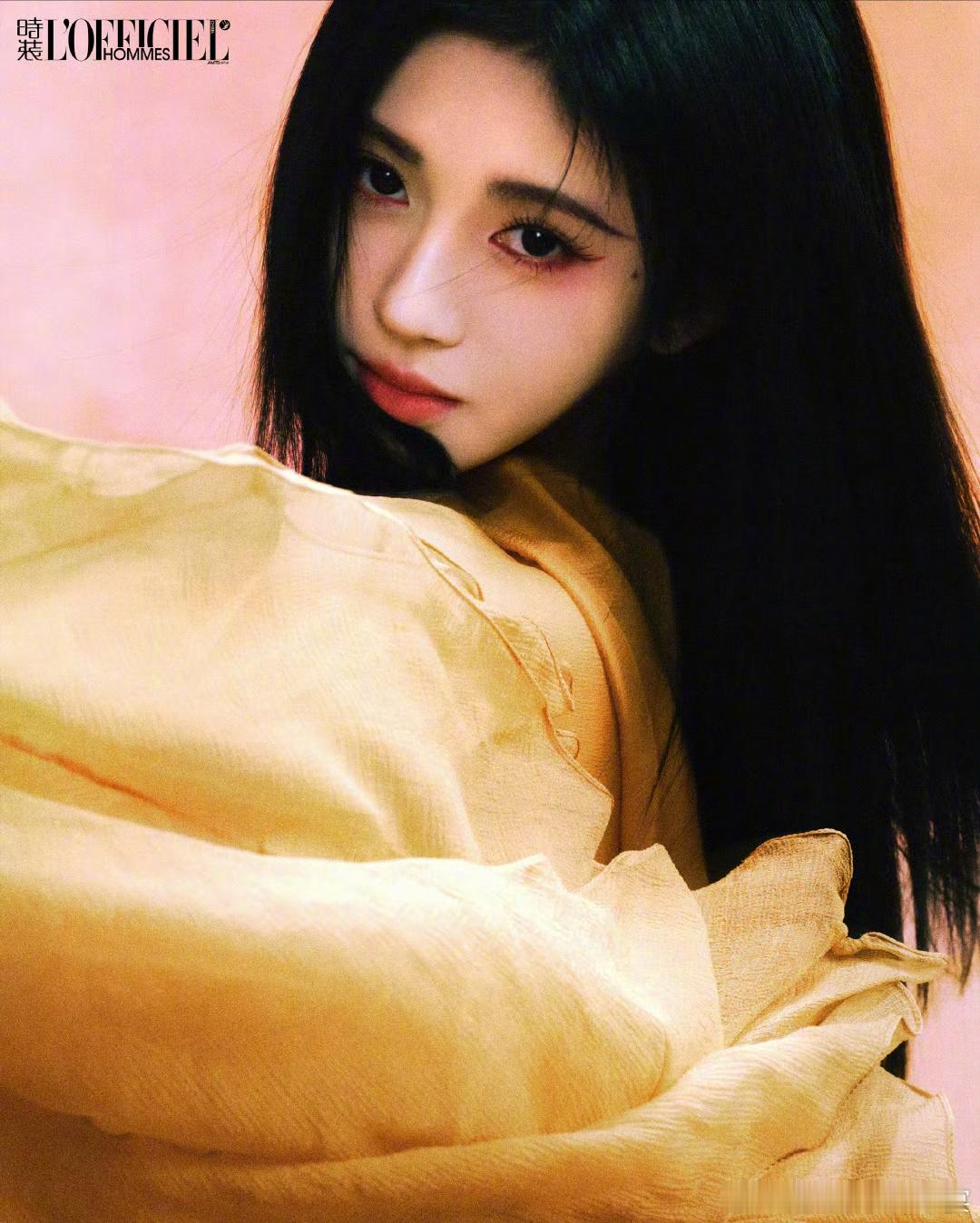 来感受一下几位的时尚表现力 鞠婧祎、曾舜晞、陈都灵、田嘉瑞、闫桉《月鳞绮纪》时装