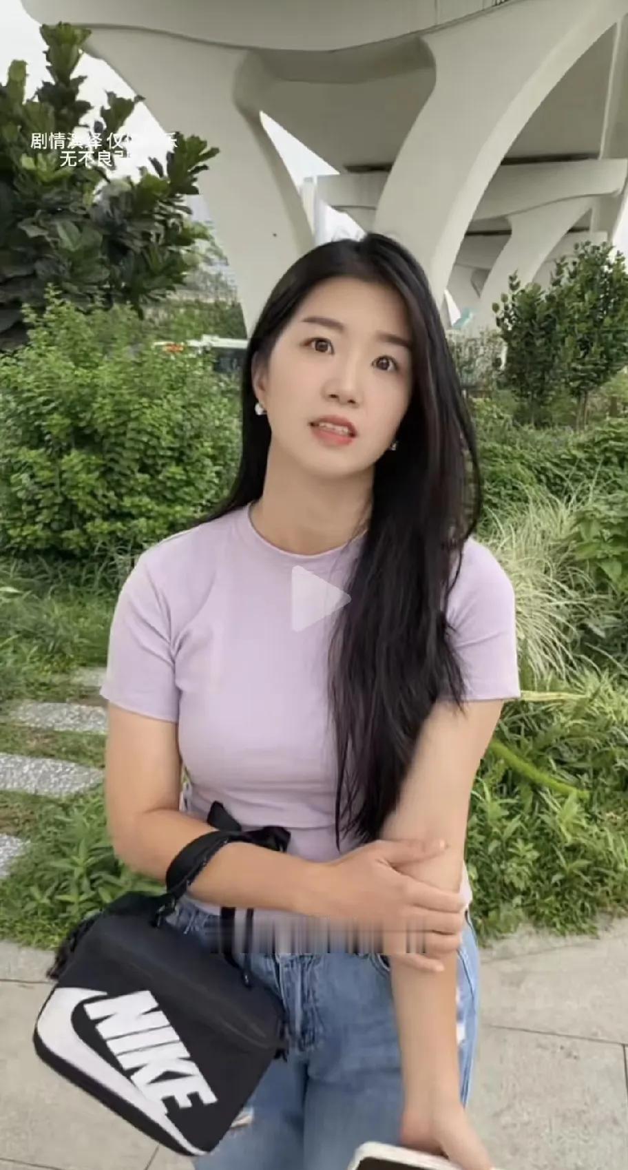 男生暗恋女生很久，某天故意跟女生说自己快要结婚了，想让女生过来赞助捧场。女生好奇