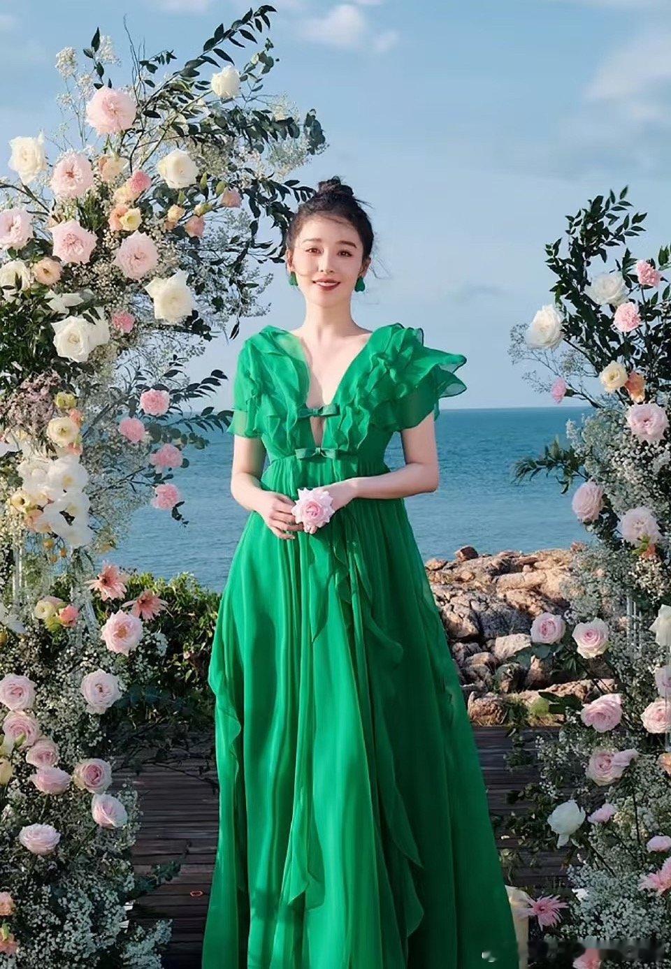 霸总偶像剧的桥段，就这么活生生照进现实，太甜啦！曾经的阚清子，满心的意难平，如今