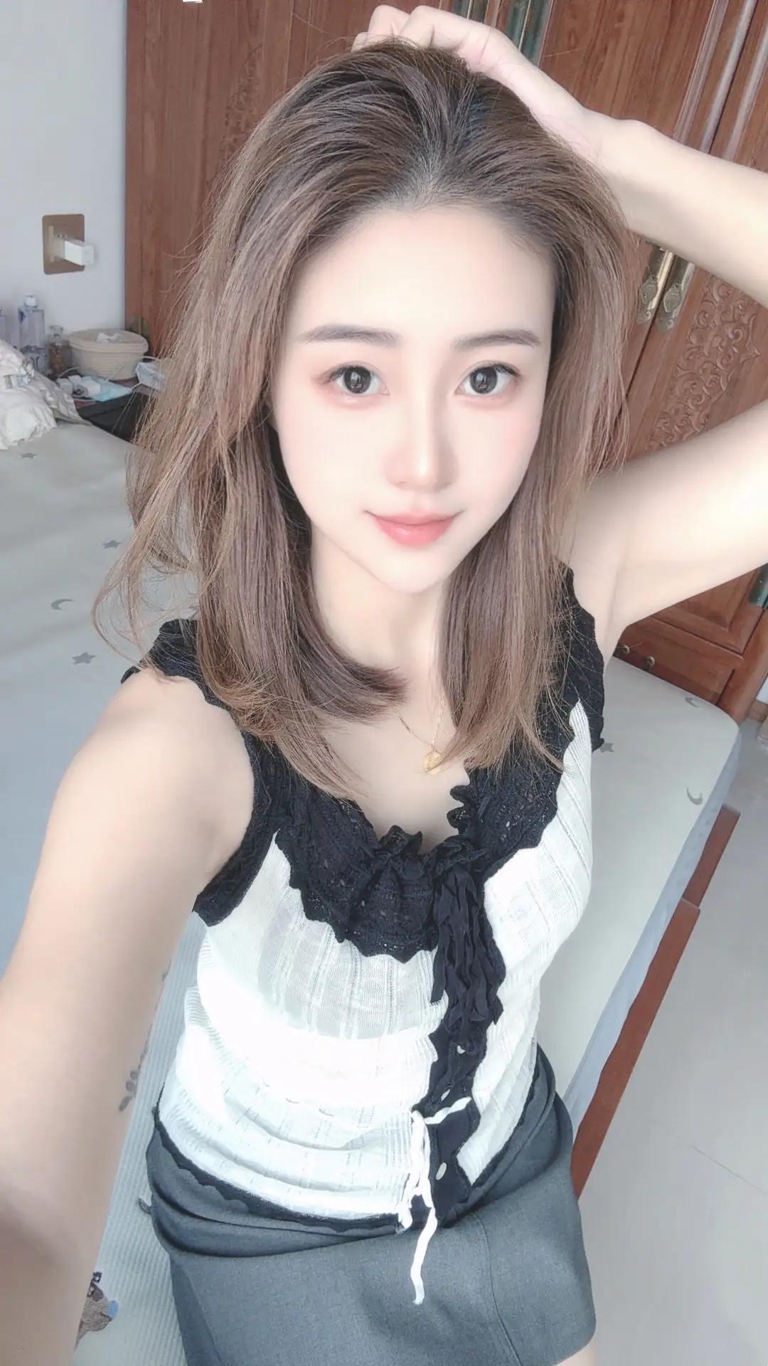 元气满满的一天，从自信的笑容开始！😊✨元气早安出发 女生笑容 灿烂笑容自拍 清