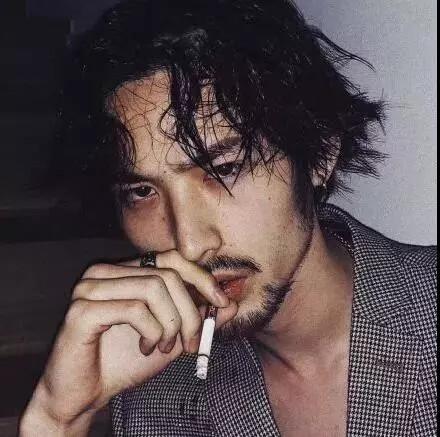 王铎：五六十岁，为何说没就没？
告诉你一个真实的故事：
1.喝酒往死里整。
2.