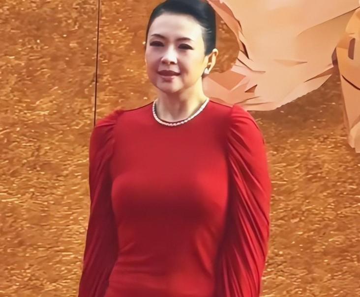 章子怡是一个好女人，她比其它演艺圈的漂亮女人的人生完美多了。有自己的孩子。
 