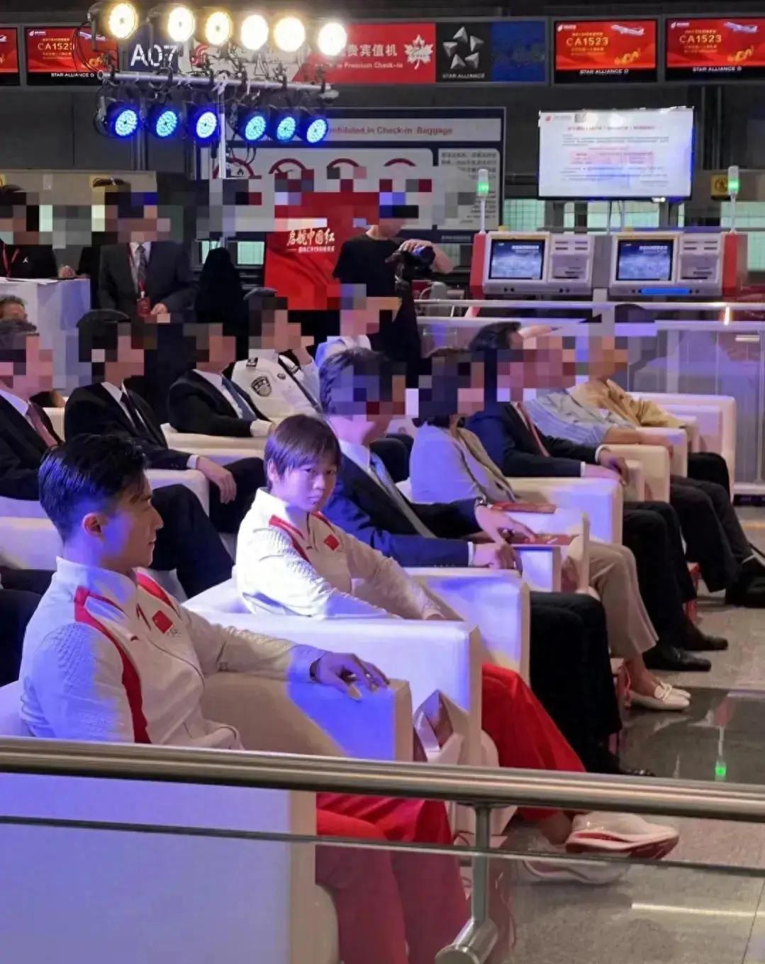 10日，全红婵在北京参加了国航C919的首航仪式，才17岁就成为重要嘉宾，引来网