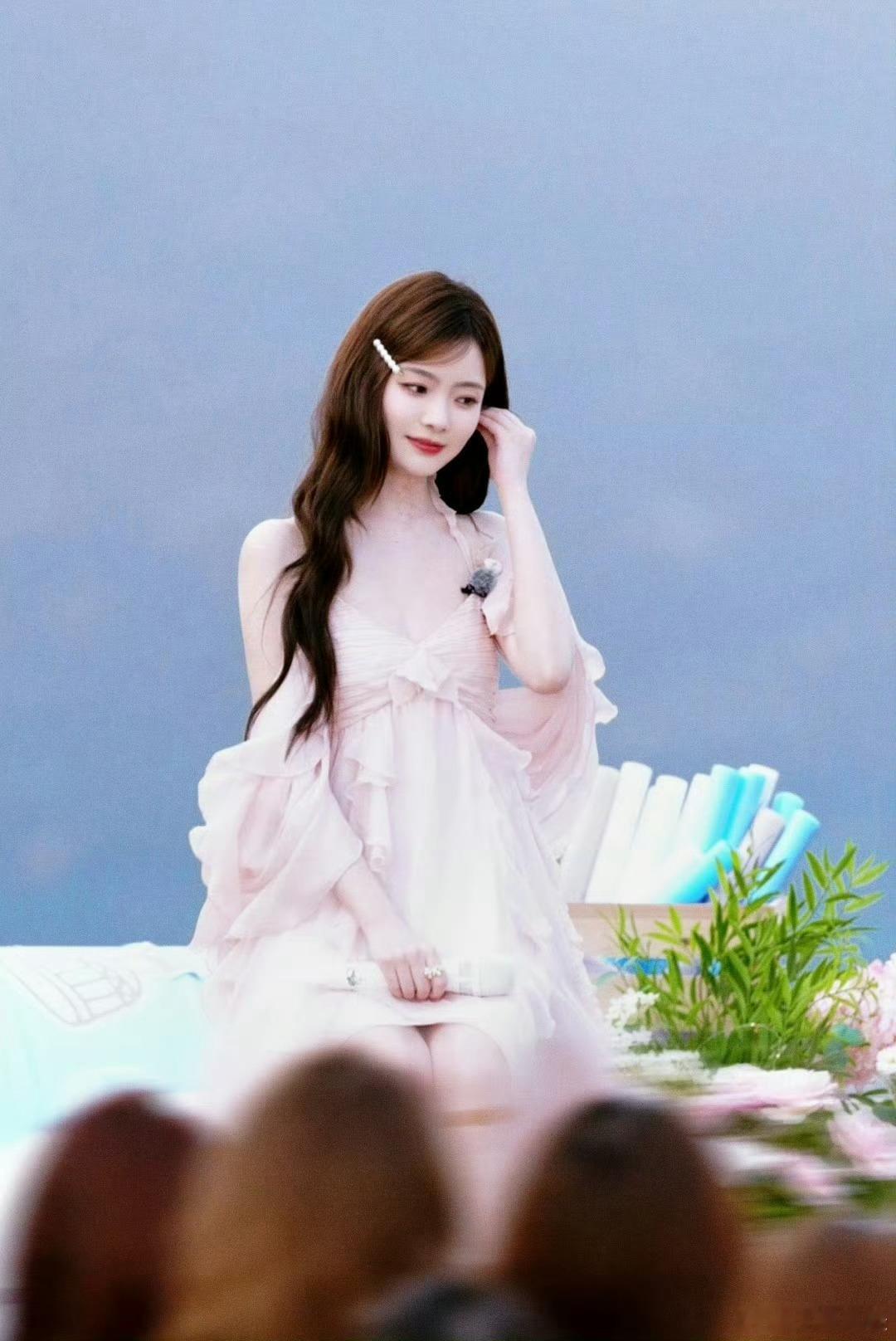 陈卓璇广州演唱会售罄陈卓璇抢票🌟星海如约降临羊城，抢票热度居高不下，所有空位被