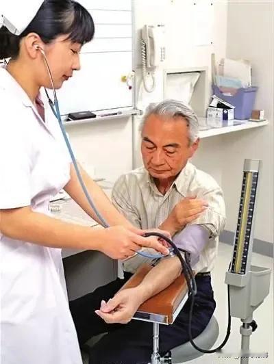 高血压成因及应对方法
 
一、主要形成原因1. 不可控因素
 年龄：中老年血管弹