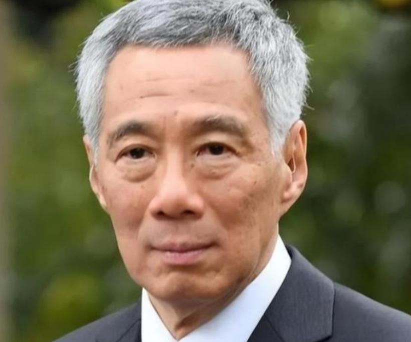 李显龙表示，真正的新加坡人要认清一个事实，新加坡不是华人国家，只是华人占多数而已