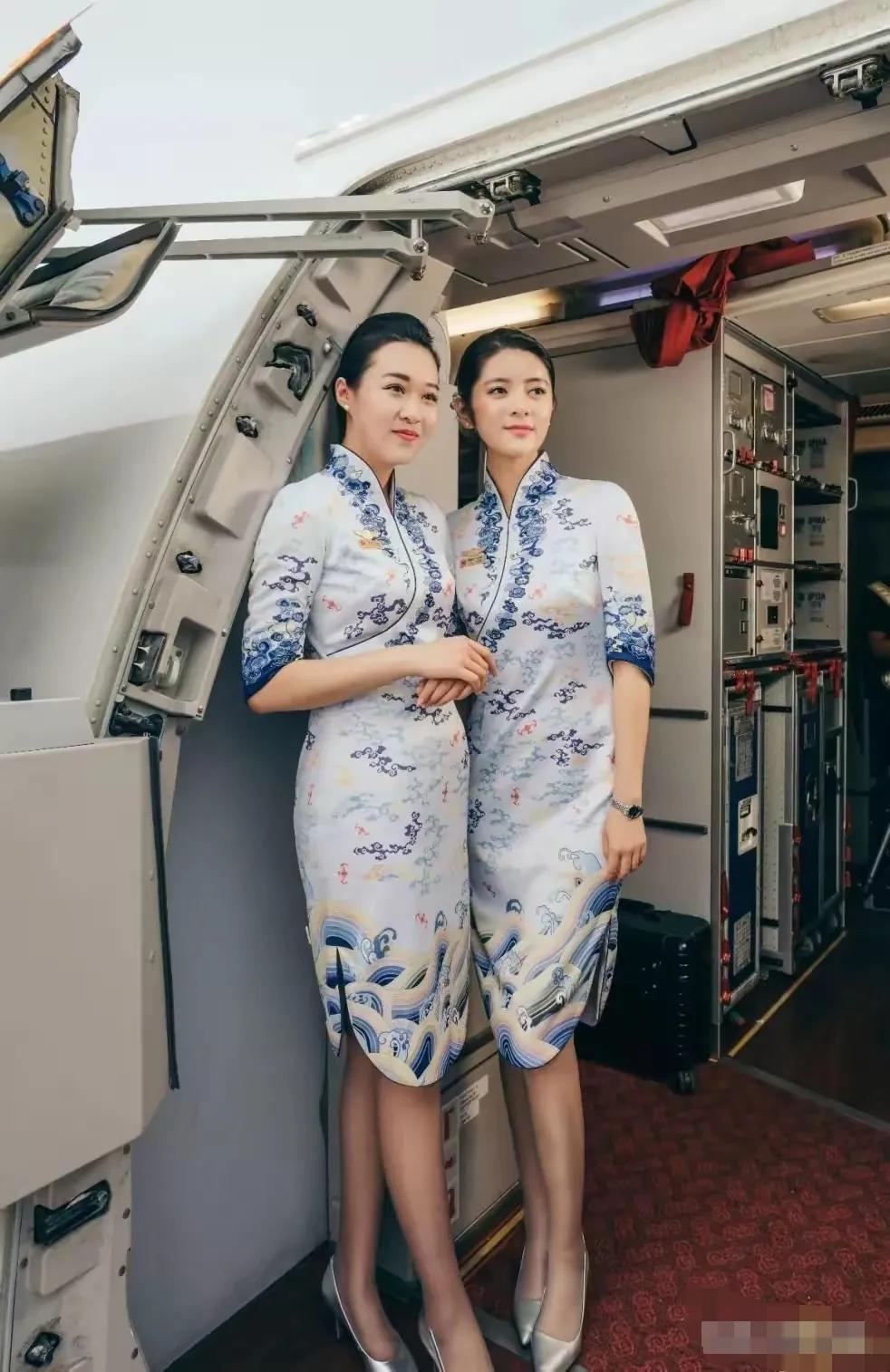 海南航空的空姐，你们辛苦了，大家光看她们光鲜亮丽的一面，却没有看她们辛苦付出的一