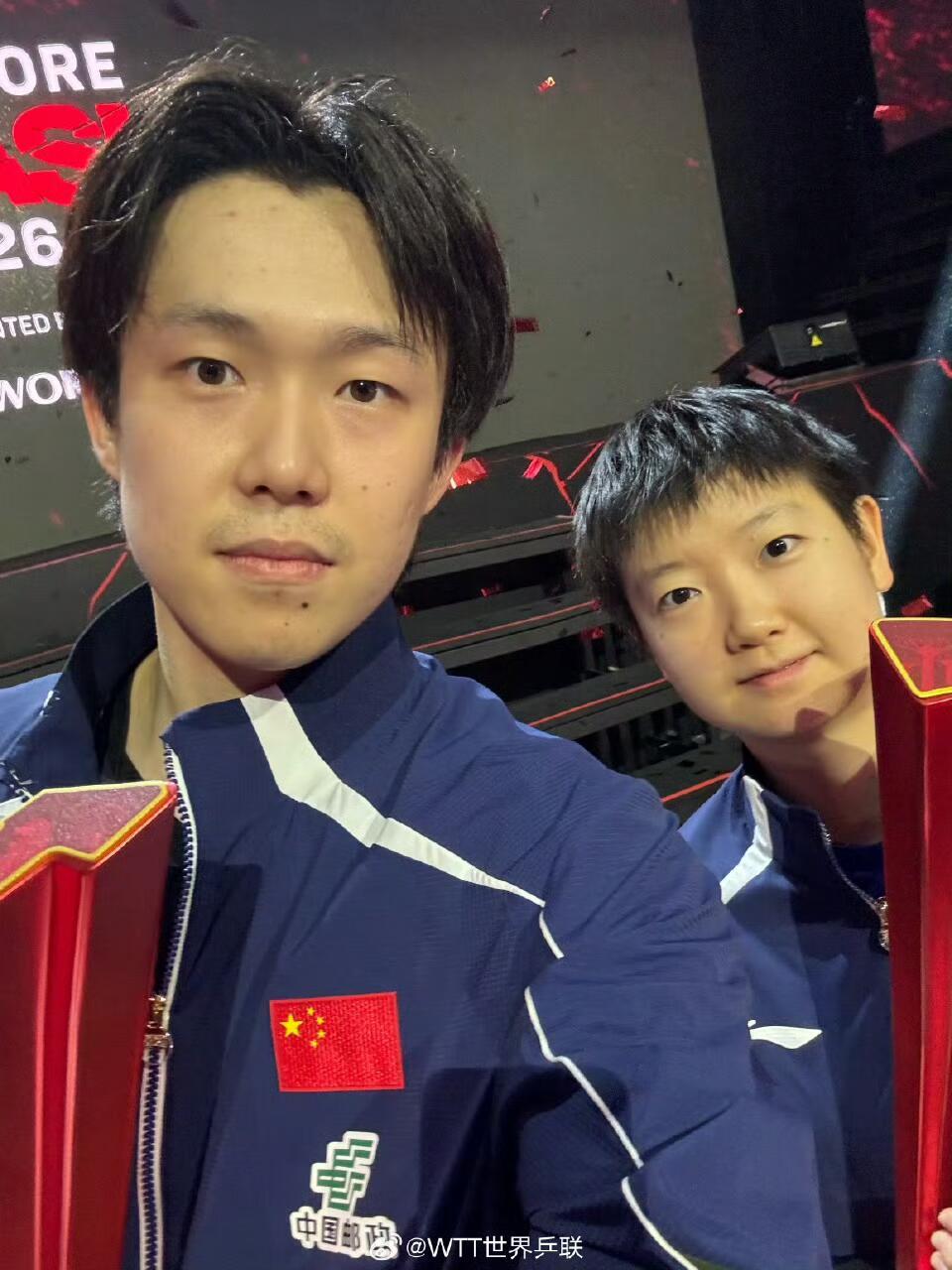 王楚钦孙颖莎2026新加坡大满贯冠军自拍🤳 