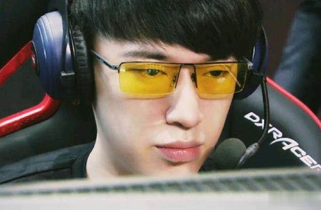 小虎开播，js和串子杀疯了！S赛结束后，WBG中单Xiaohu首度开播，开播之后