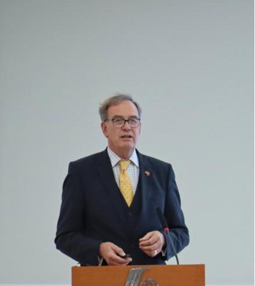 德国：中美打不起来了，因为打了也白打！日前德国教授坦率指出：

美国不是害怕中国